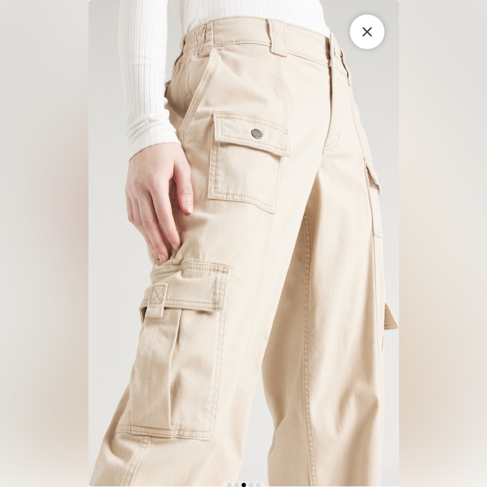 Hollister Low-Rise Adjustable Waist Baggy Cargo Pants Cream Tan - Size 25R